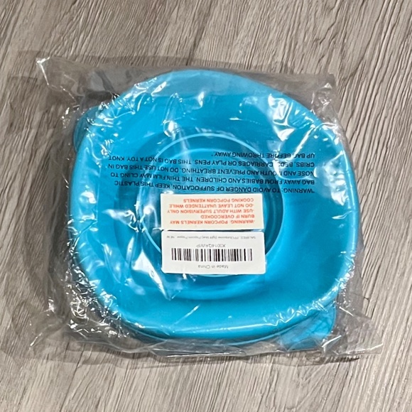 SALBREE New Sealed Microwave Collapsible Silicone Popcorn Popper- Light Blue - Picture 4 of 9